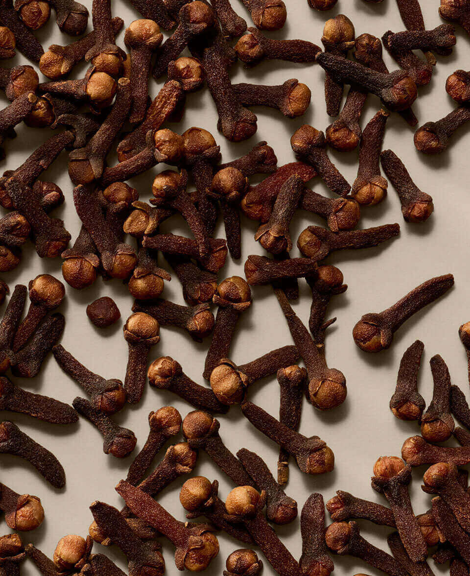 Herbaceous, Woody, Spicy Image